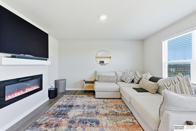 11612 Port Royal Drive, Papillion, NE 68046