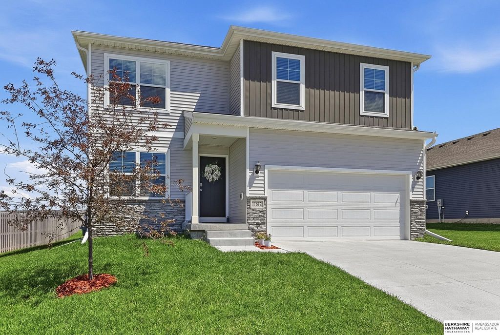 11612 Port Royal Drive, Papillion, NE 68046