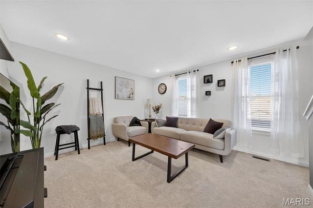 3136 Pirogue Way, St Charles, MO 63301