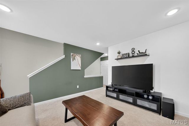 3136 Pirogue Way, St Charles, MO 63301