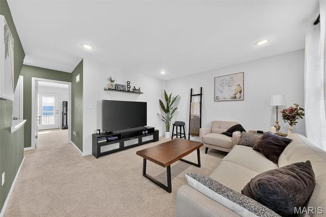 3136 Pirogue Way, St Charles, MO 63301