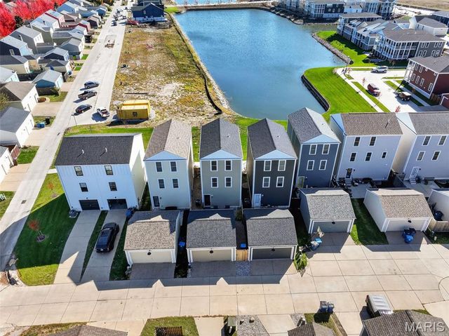 3136 Pirogue Way, St Charles, MO 63301