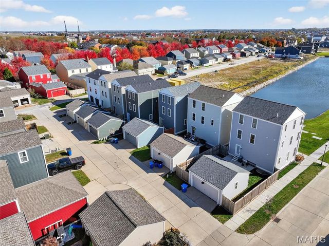 3136 Pirogue Way, St Charles, MO 63301