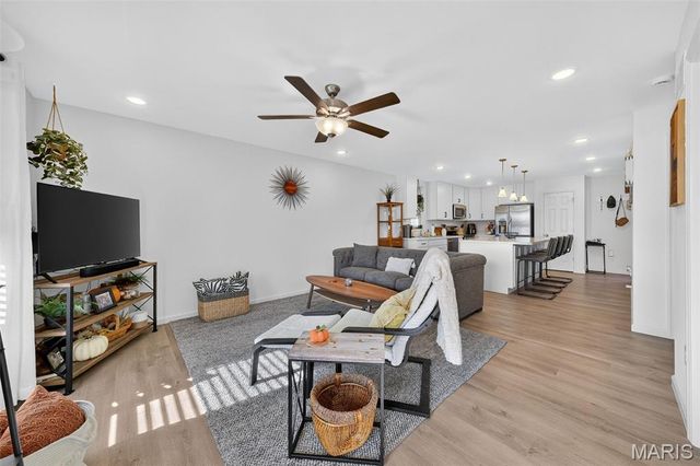 3136 Pirogue Way, St Charles, MO 63301