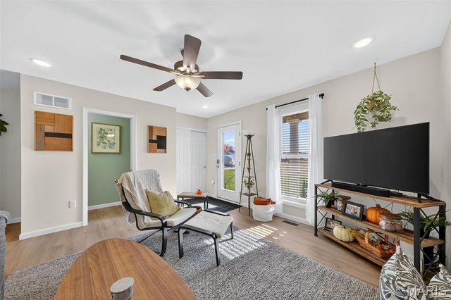 3136 Pirogue Way, St Charles, MO 63301