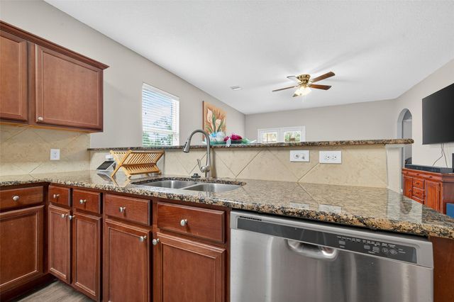 542 Oporto Path, Crosby, TX 77532