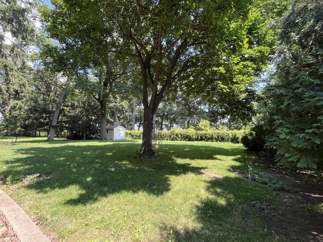 9823 256th AVENUE, Salem, WI 53168