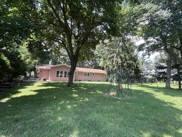 9823 256th AVENUE, Salem, WI 53168