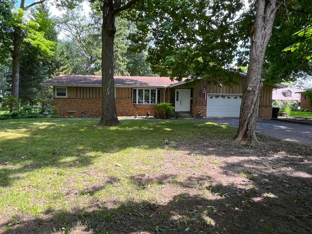 9823 256th AVENUE, Salem, WI 53168