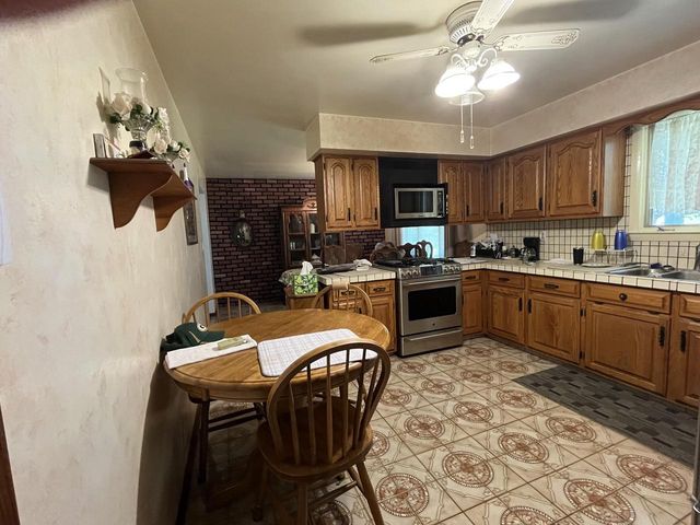 9823 256th AVENUE, Salem, WI 53168