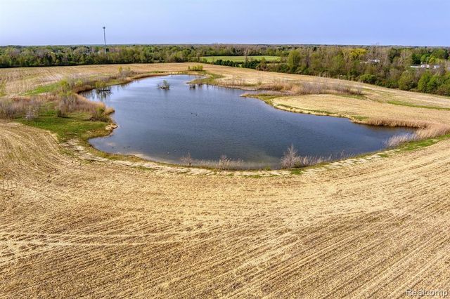 8234 E Richfield, Davison, MI 48423