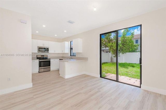 3326 W 112th St 3326, Hialeah, FL 33018