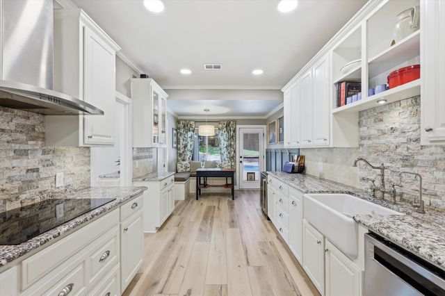 5706 Trail Lake Drive, Arlington, TX 76016