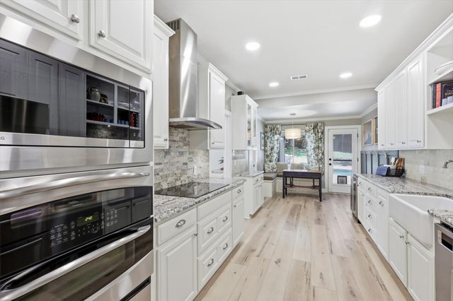 5706 Trail Lake Drive, Arlington, TX 76016