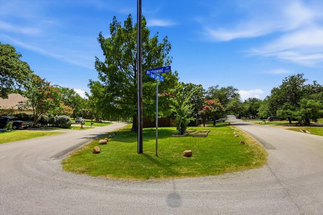 5706 Trail Lake Drive, Arlington, TX 76016