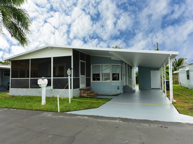 3389 Lake Overlook Place, Lake Worth, FL 33462