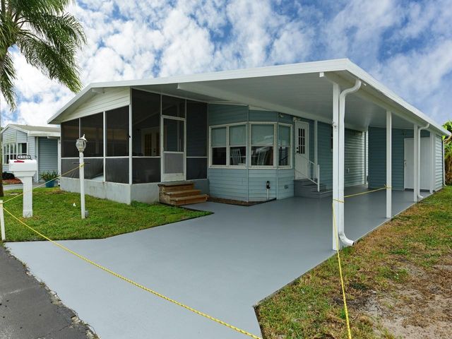 3389 Lake Overlook Place, Lake Worth, FL 33462