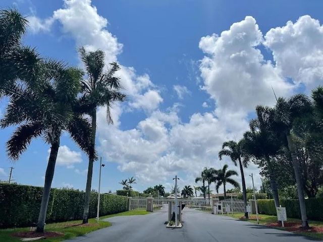 3389 Lake Overlook Place, Lake Worth, FL 33462