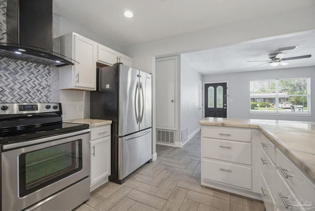 1225 Fretz St, Pensacola, FL 32534