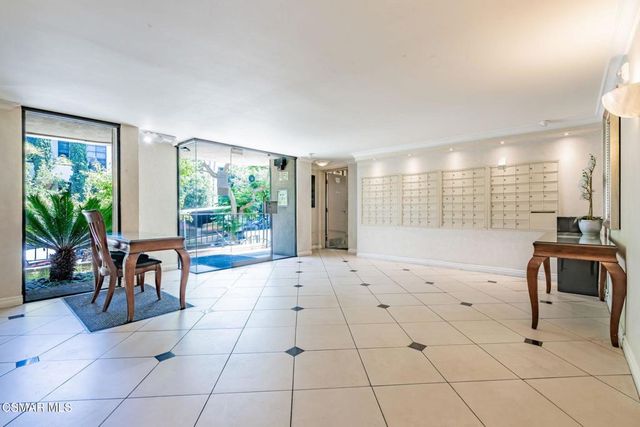 11645 Montana Avenue 318, Los Angeles, CA 90049