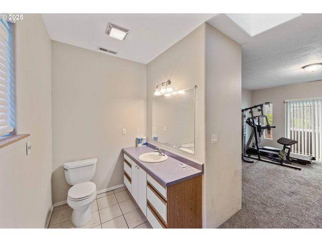 93660 MCKENNA Ln, Coos Bay, OR 97420