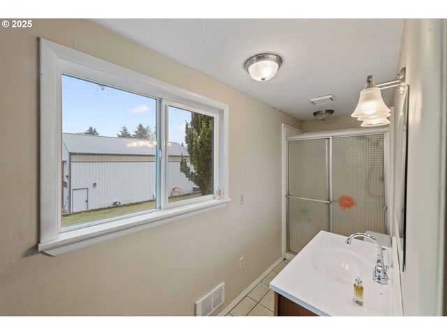 93660 MCKENNA Ln, Coos Bay, OR 97420