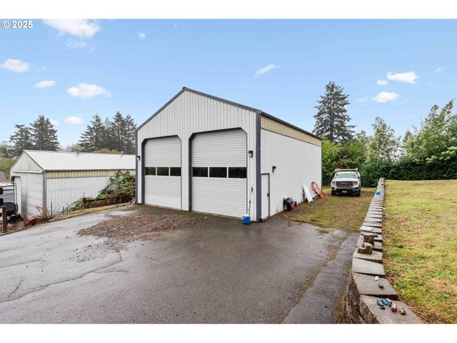 93660 MCKENNA Ln, Coos Bay, OR 97420