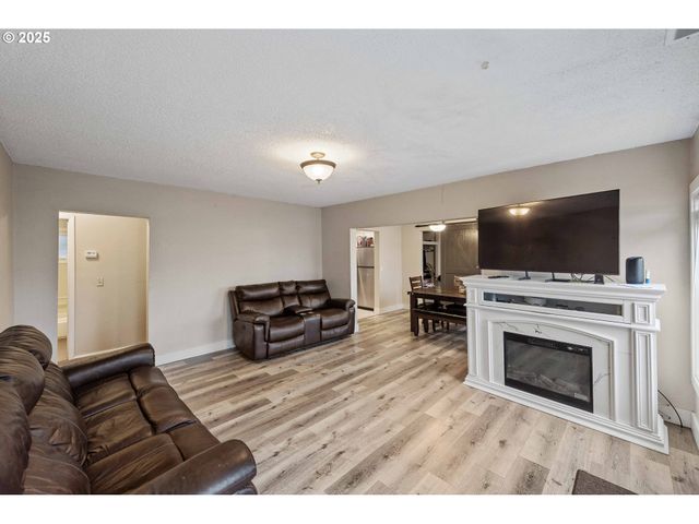 93660 MCKENNA Ln, Coos Bay, OR 97420