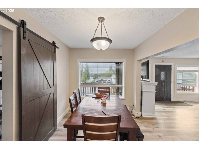 93660 MCKENNA Ln, Coos Bay, OR 97420