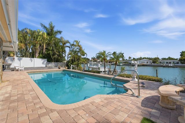 412 HERMOSITA DRIVE, St Petersburg, FL 33706