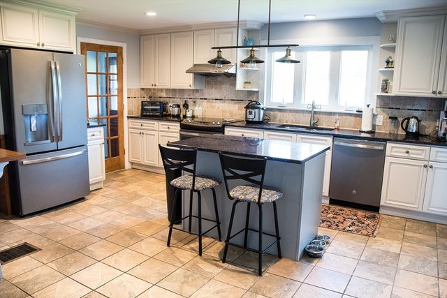 659 Liberty St, Rockland, MA 02370