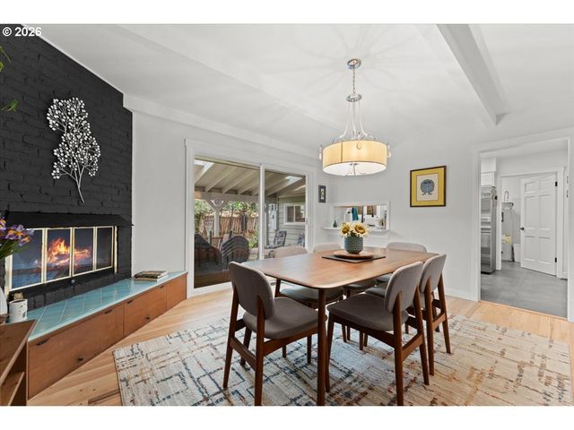 5360 Sw DOVER Ln, Portland, OR 97225