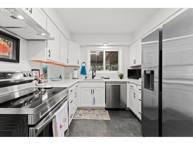 5360 Sw DOVER Ln, Portland, OR 97225