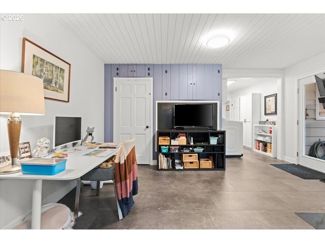 5360 Sw DOVER Ln, Portland, OR 97225