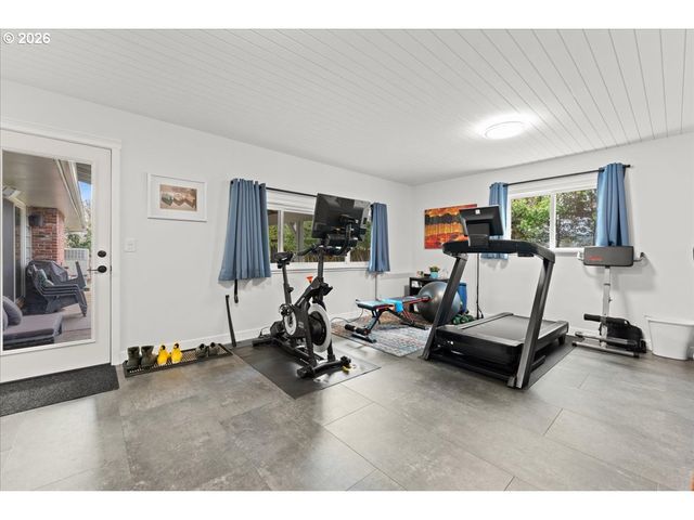 5360 Sw DOVER Ln, Portland, OR 97225