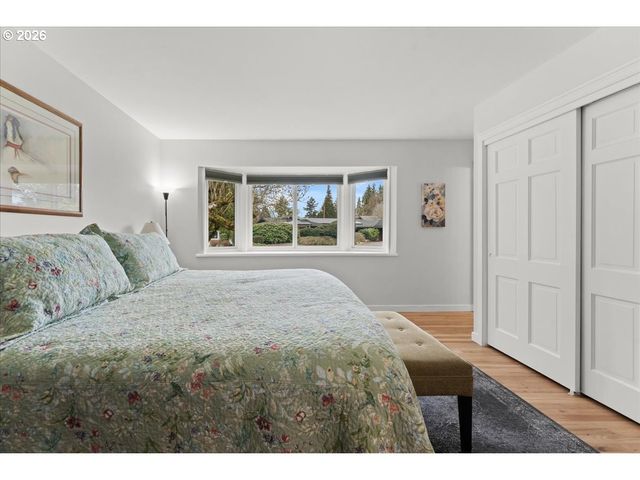 5360 Sw DOVER Ln, Portland, OR 97225