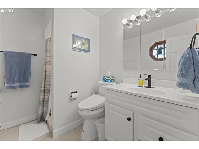 5360 Sw DOVER Ln, Portland, OR 97225