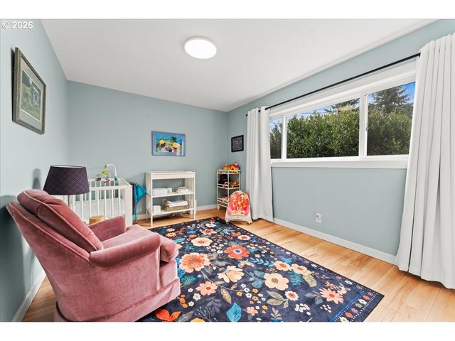 5360 Sw DOVER Ln, Portland, OR 97225