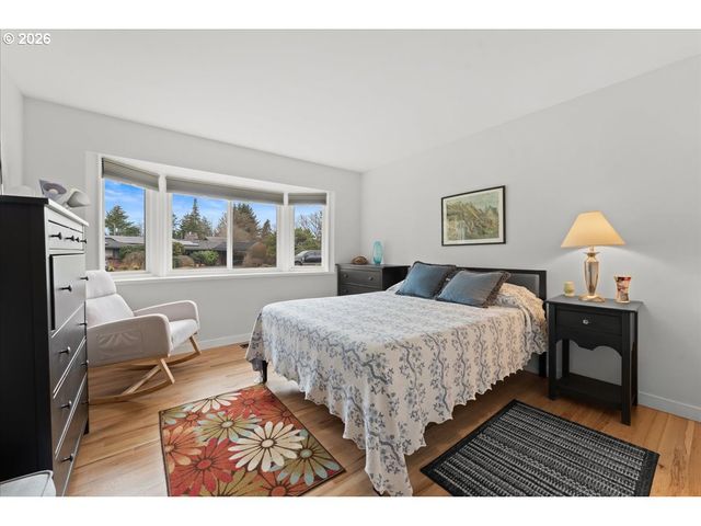 5360 Sw DOVER Ln, Portland, OR 97225