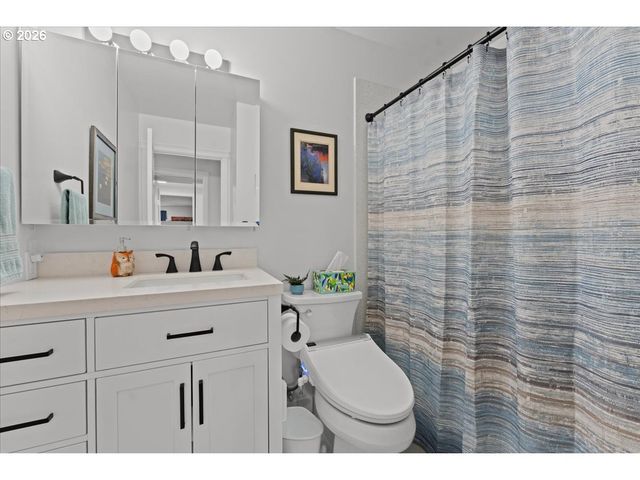 5360 Sw DOVER Ln, Portland, OR 97225