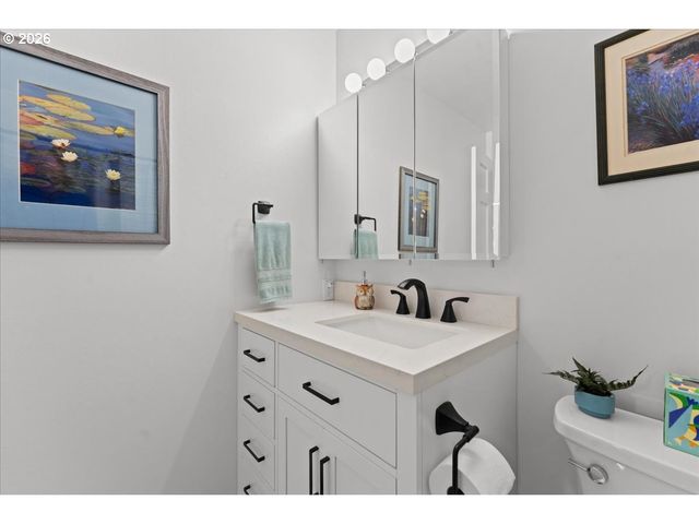 5360 Sw DOVER Ln, Portland, OR 97225