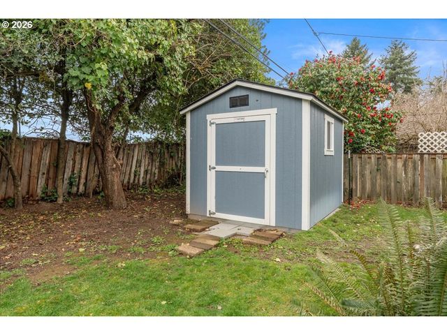 5360 Sw DOVER Ln, Portland, OR 97225