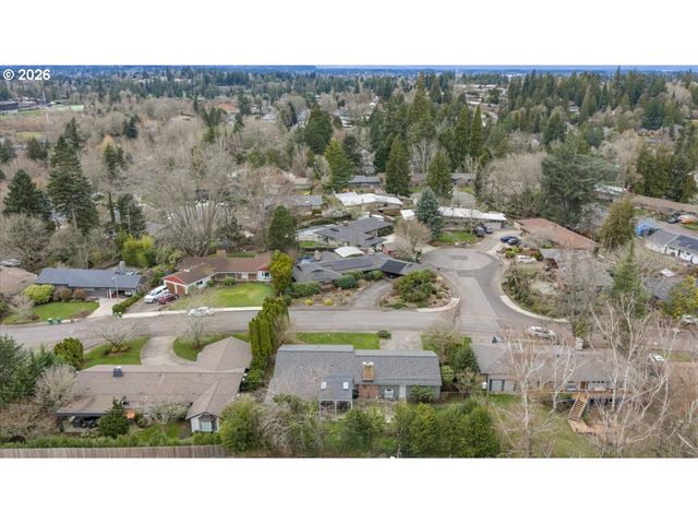 5360 Sw DOVER Ln, Portland, OR 97225