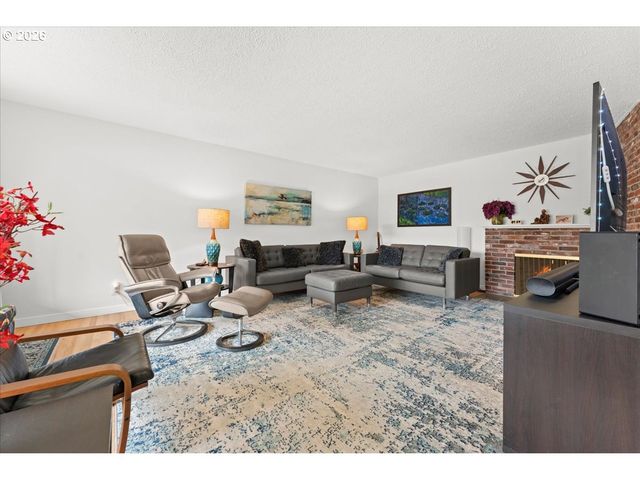 5360 Sw DOVER Ln, Portland, OR 97225