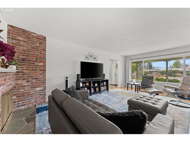 5360 Sw DOVER Ln, Portland, OR 97225