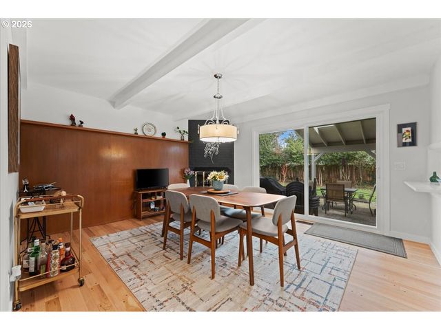 5360 Sw DOVER Ln, Portland, OR 97225