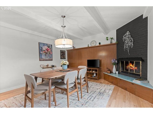 5360 Sw DOVER Ln, Portland, OR 97225