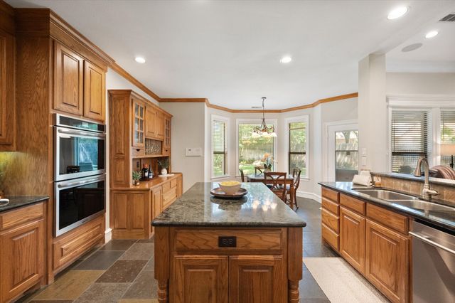 2111 Castle View Road, Mansfield, TX 76063