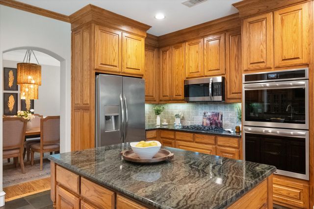 2111 Castle View Road, Mansfield, TX 76063
