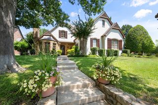 2111 Castle View Road, Mansfield, TX 76063